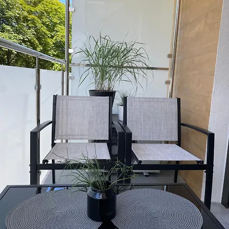 Sun アパート シュトゥトボ